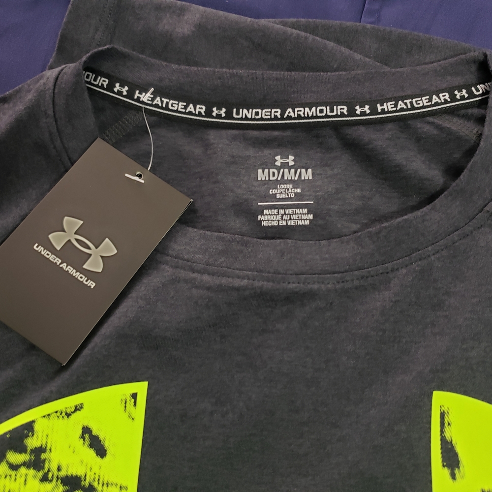 Under Armour Men's Dark Gray Shirt with Bright Green Logo - Picture 3 of 3
